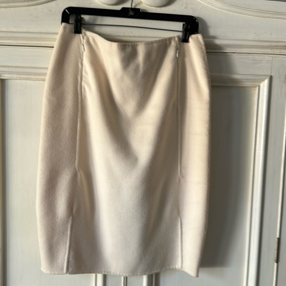 60%Wool and Angora Rabbit Fur. Two pockets at front with invisible zippers.